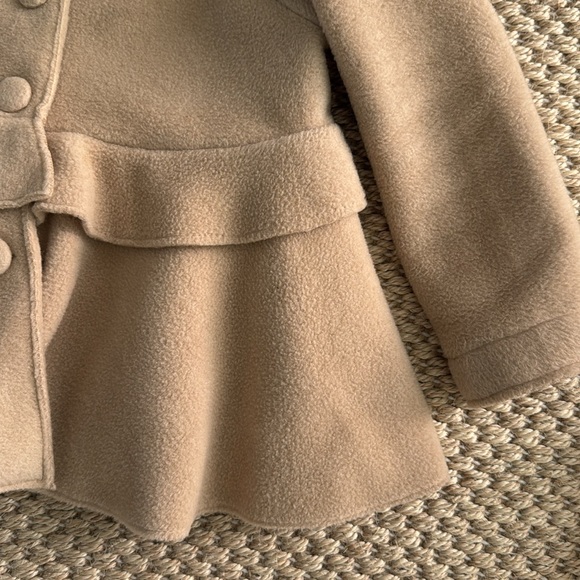 Il Gufo Long Sleeved Peplum Hem Fleece Coat - Cettire size 36 months - Picture 5 of 8